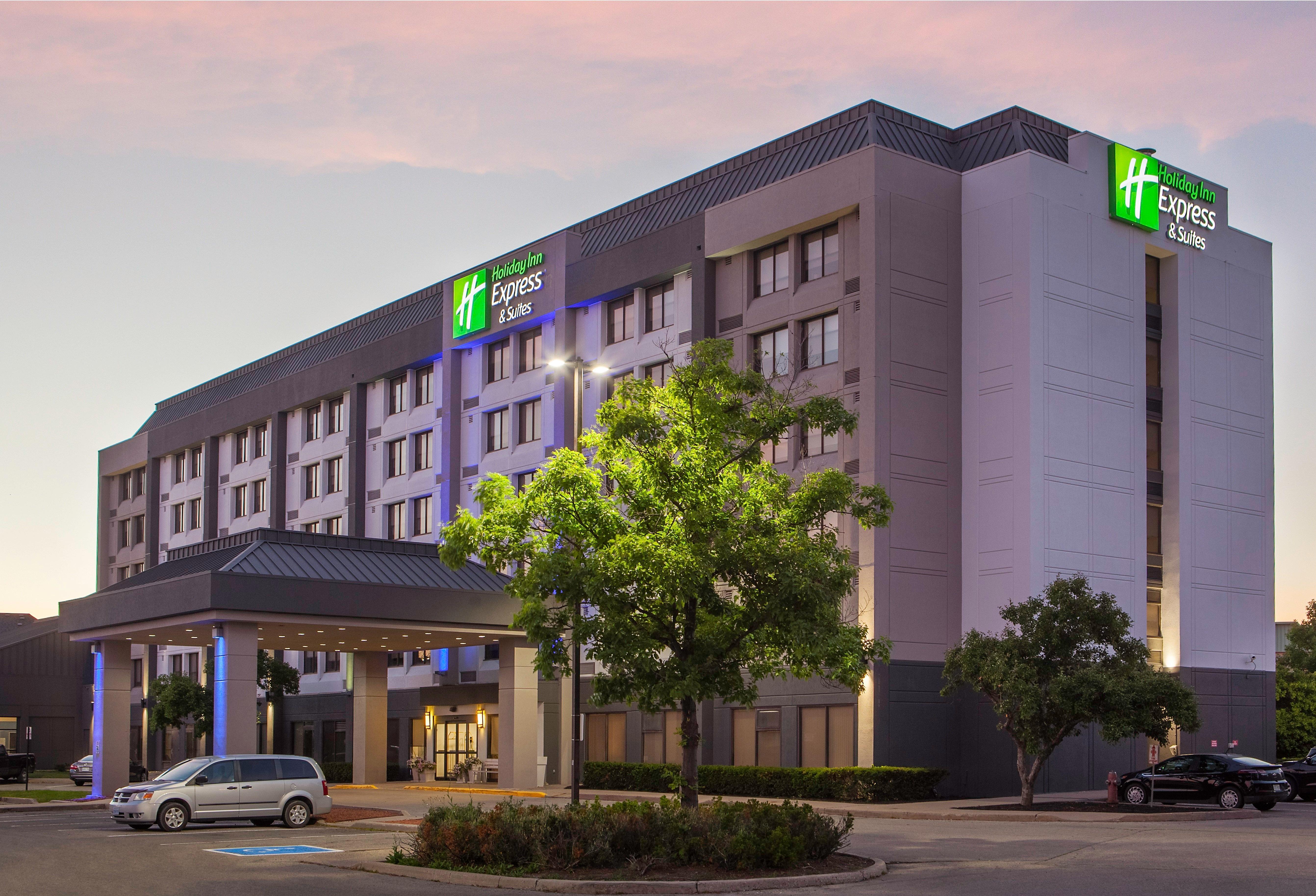 Holiday Inn Express & Suites Mississauga-Toronto Southwest, An Ihg Hotel Exterior photo