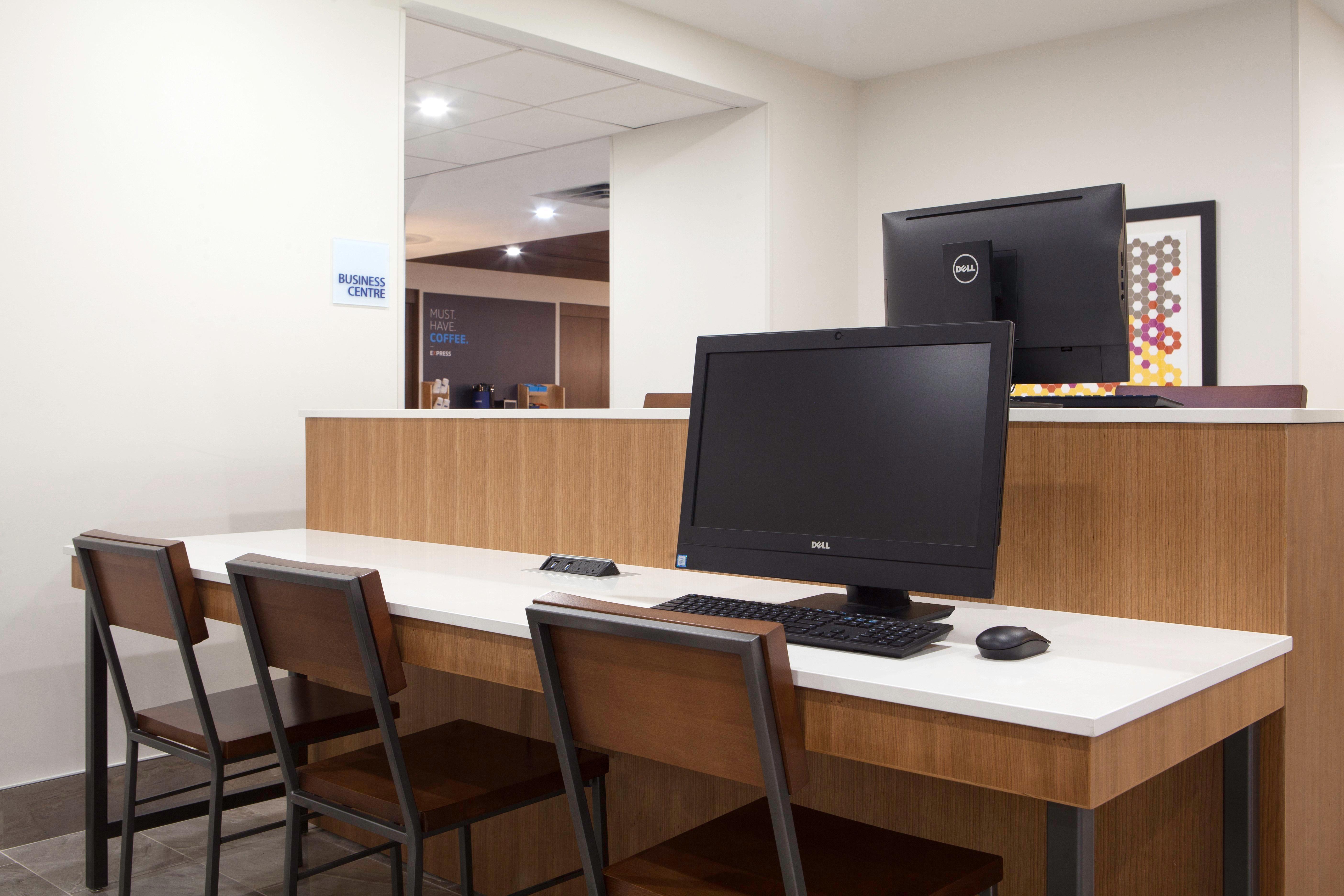 Holiday Inn Express & Suites Mississauga-Toronto Southwest By Ihg Exterior photo