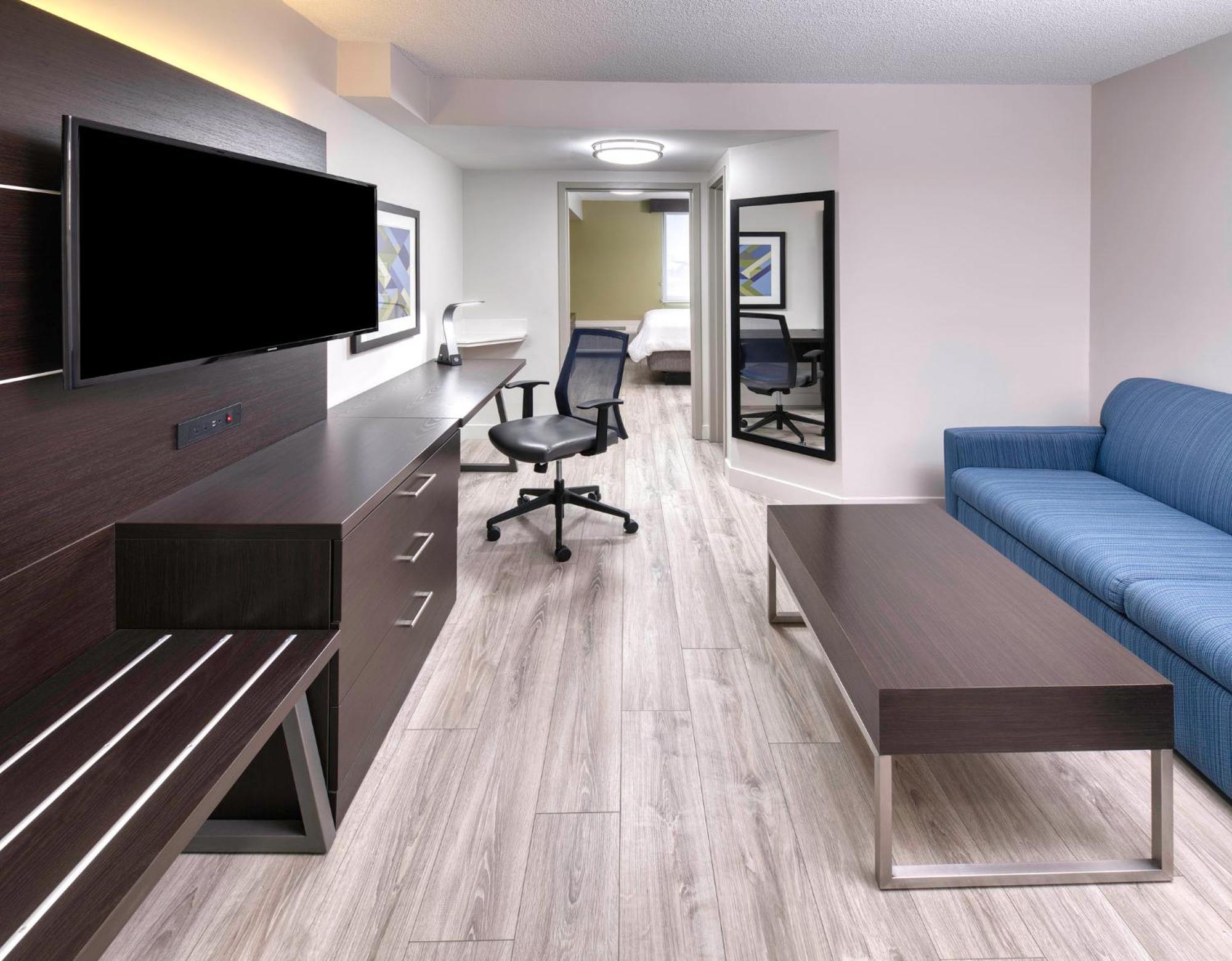 Holiday Inn Express & Suites Mississauga-Toronto Southwest By Ihg Exterior photo