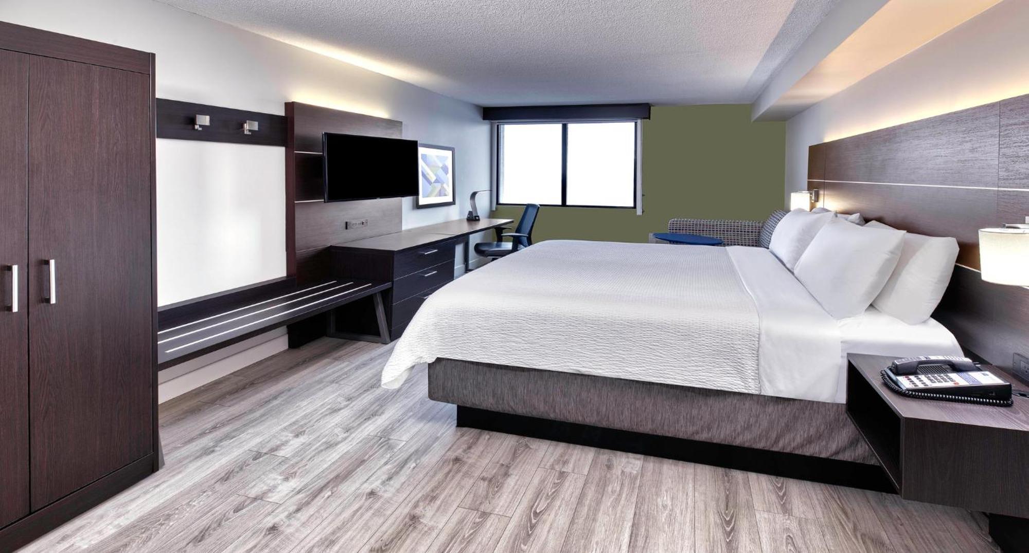 Holiday Inn Express & Suites Mississauga-Toronto Southwest By Ihg Exterior photo