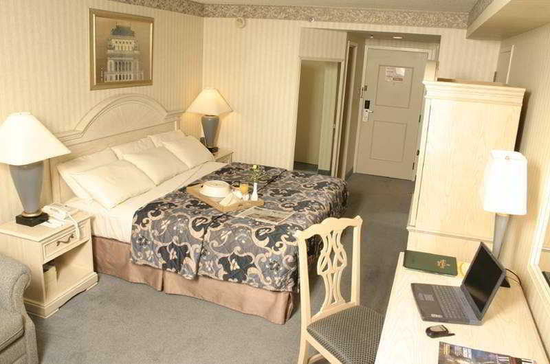 Holiday Inn Express & Suites Mississauga-Toronto Southwest By Ihg Room photo