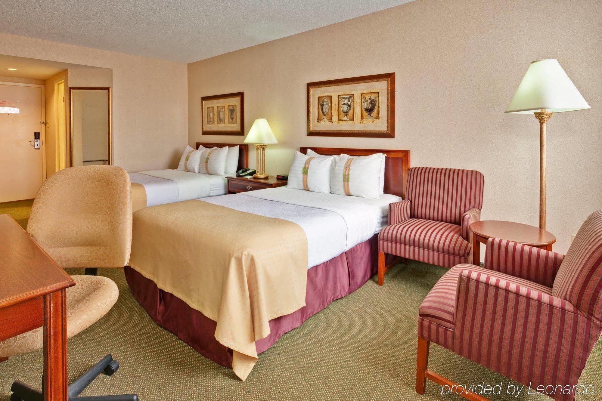 Holiday Inn Express & Suites Mississauga-Toronto Southwest By Ihg Room photo